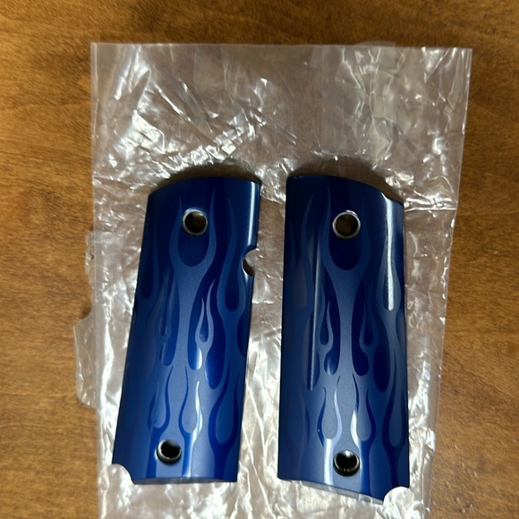 Hogue Extreme aluminum grips - Picture 6 of 8